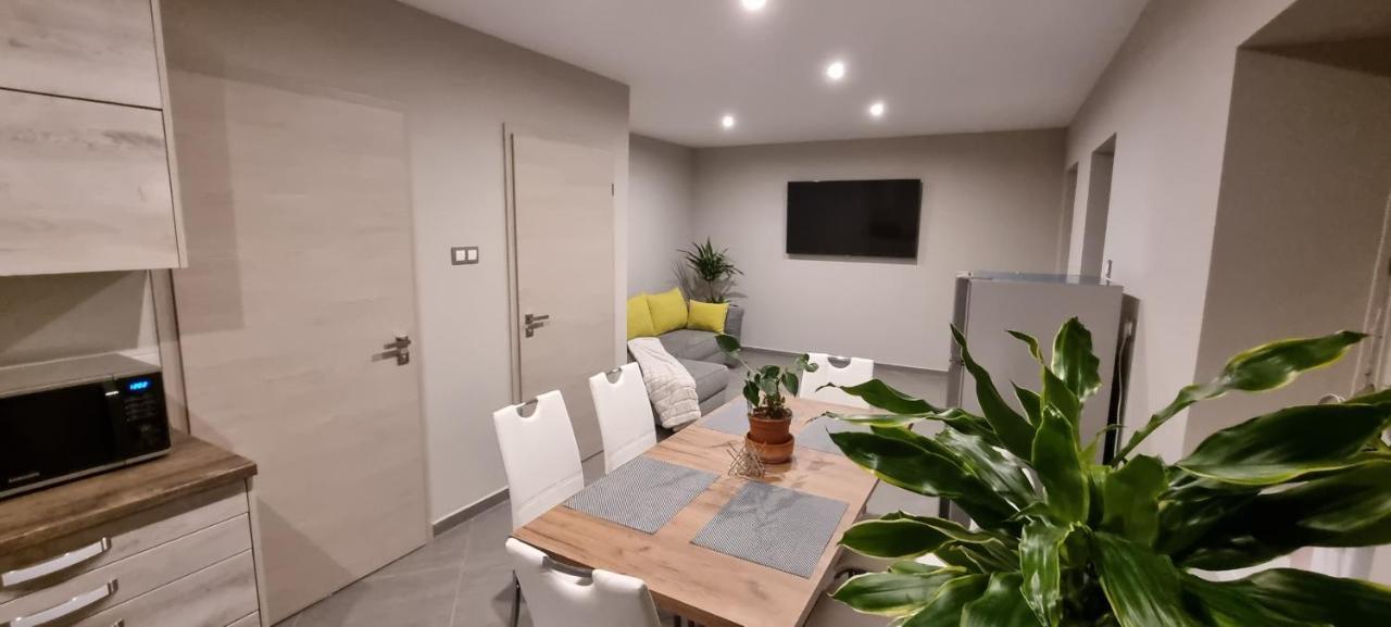 Hos-Cegledi Vendeghaz Miskolc -Oenallo Otthon, Mely Csak Az Oenoeke Dış mekan fotoğraf