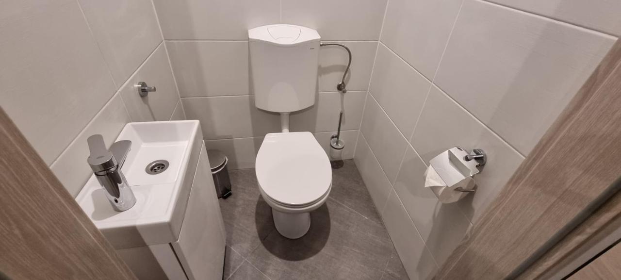 Hos-Cegledi Vendeghaz Miskolc -Oenallo Otthon, Mely Csak Az Oenoeke Dış mekan fotoğraf