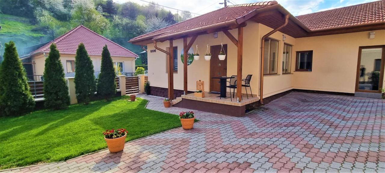 Hos-Cegledi Vendeghaz Miskolc -Oenallo Otthon, Mely Csak Az Oenoeke Dış mekan fotoğraf