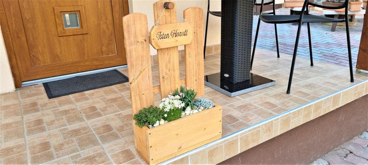 Hos-Cegledi Vendeghaz Miskolc -Oenallo Otthon, Mely Csak Az Oenoeke Dış mekan fotoğraf